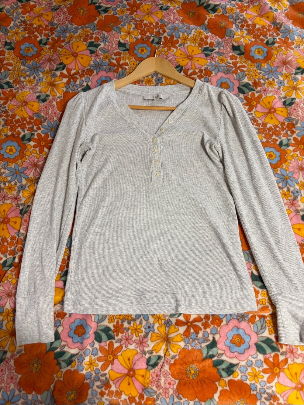 Women’s LOFT Light Gray Long Sleeve Henley with Puff Shoulders. Size S.